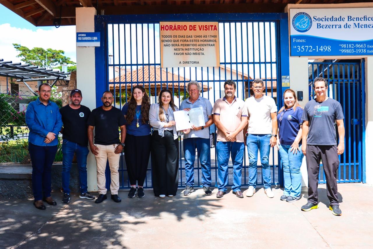 Município entrega escritura do terreno ao Asilo Bezerra de Menezes