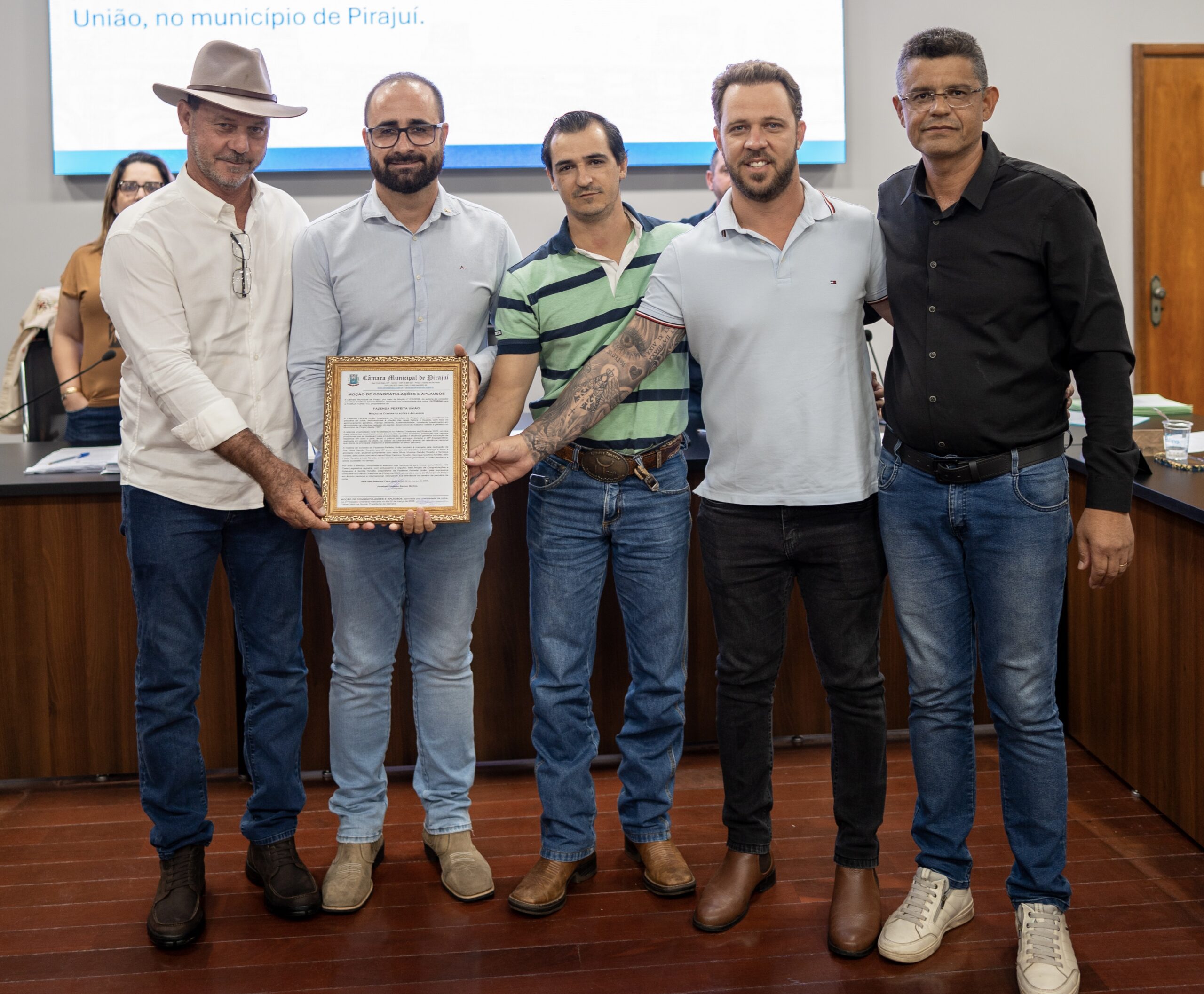 Irmãos Tonetto recebem Moção de Congratulações na Câmara Municipal de Pirajuí
