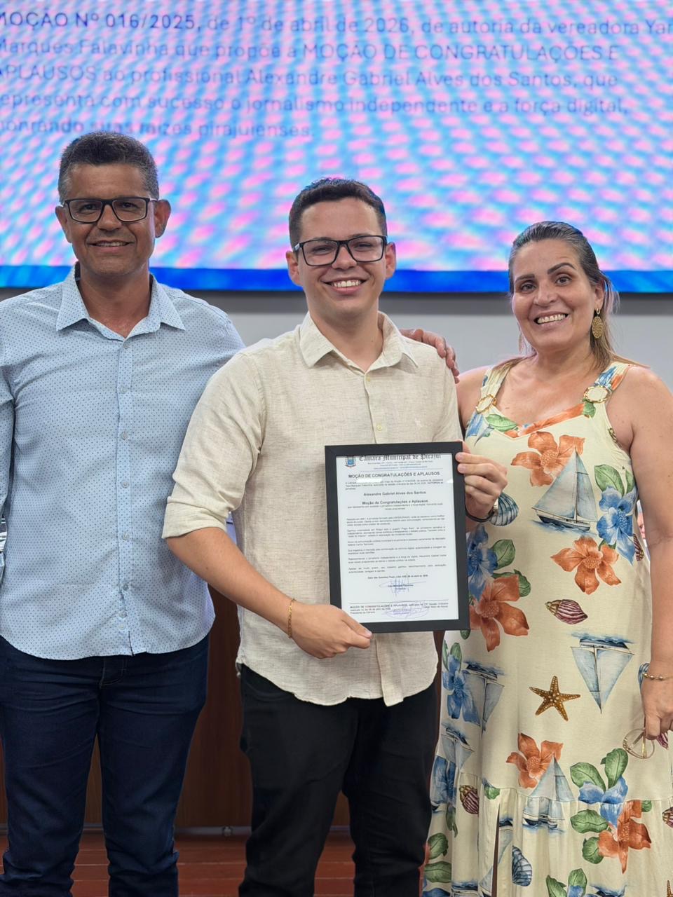 Jornalista do “Papo Reto” recebe Moção de Aplausos na Câmara de Pirajuí