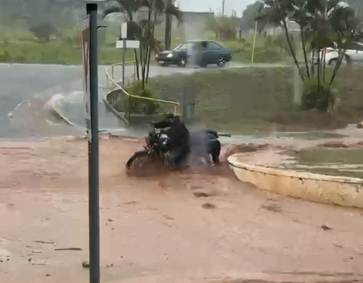Pirajuí: Chuvas causaram estragos em vários pontos da cidade